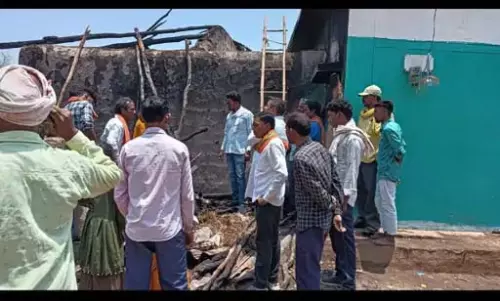 ग्रामीण का घर जलकर खाक, सुबह की घटना ग्रामीण का घर जलकर खाक, सुबह की घटना