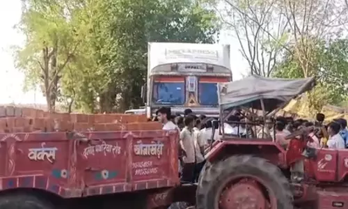 घर में घुसा तेज रफ्तार ट्रक, पिता और बेटे की मौत