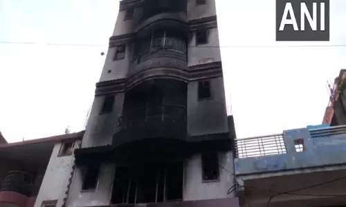 Kanpur की बहुमंजिला इमारत में आग लगने से 5 लोगों की मौत Kanpur की बहुमंजिला इमारत में आग लगने से 5 लोगों की मौत