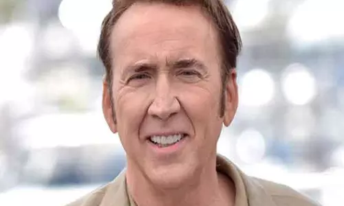 Nicholas Cage ने सर्फिंग के भयावह अनुभव के बारे में बताया Nicholas Cage ने सर्फिंग के भयावह अनुभव के बारे में बताया
