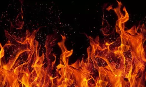 Kanpur में बिल्डिंग में आग का तांडव, भारी नुकसान की आशंका Kanpur में बिल्डिंग में आग का तांडव, भारी नुकसान की आशंका