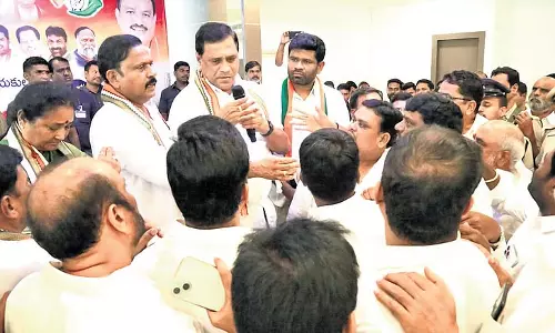 Telangana कांग्रेस कैडर ने इंदिराम्मा पैनल की संरचना पर आपत्ति जताई Telangana कांग्रेस कैडर ने इंदिराम्मा पैनल की संरचना पर आपत्ति जताई