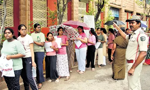 आंध्र प्रदेश में 70,000 से अधिक छात्र NEET UG में शामिल हुए आंध्र प्रदेश में 70,000 से अधिक छात्र NEET UG में शामिल हुए