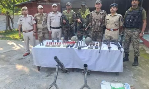 Manipur: सुरक्षा बलों ने राज्यव्यापी कार्रवाई में हथियार बरामद किए, उग्रवादियों को गिरफ्तार किया, ड्रग्स जब्त किए Manipur: सुरक्षा बलों ने राज्यव्यापी कार्रवाई में हथियार बरामद किए, उग्रवादियों को गिरफ्तार किया, ड्रग्स जब्त किए