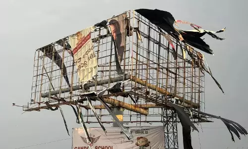 Tirupati में बारिश और तूफान से जनजीवन अस्त-व्यस्त Tirupati में बारिश और तूफान से जनजीवन अस्त-व्यस्त