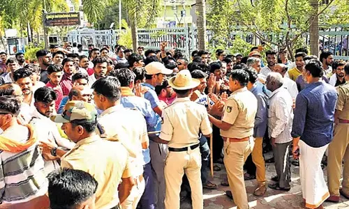 कलबुर्गी में नीट अभ्यर्थी से जानिवारा उतारने को कहा गया