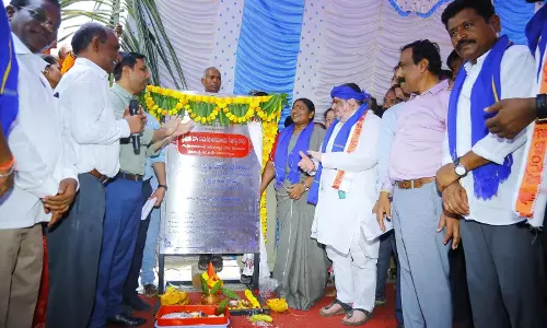 Mulugu में 4.8 करोड़ रुपये की लागत वाले बस स्टेशन की आधारशिला रखी