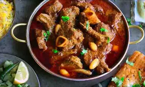 Mutton Korma: घर पर ही बनाएं झटपट स्वादिष्ट खाना