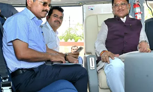 मुख्यमंत्री साय पुलिस ग्राउंड हेलीपेड रायपुर से हेलीकाप्टर द्वारा रवाना
