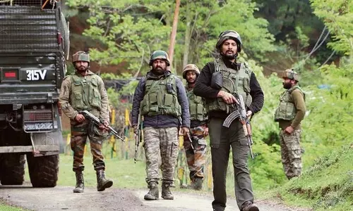 जम्मू-कश्मीर के पुंछ में आतंकवादी ठिकाने का भंडाफोड़, IED, वायरलेस सेट जब्त जम्मू-कश्मीर के पुंछ में आतंकवादी ठिकाने का भंडाफोड़, IED, वायरलेस सेट जब्त