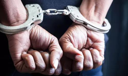 Ballia: वारंटियों के खिलाफ अभियान, नगरा पुलिस ने सात को किया गिरफ्तार Ballia: वारंटियों के खिलाफ अभियान, नगरा पुलिस ने सात को किया गिरफ्तार