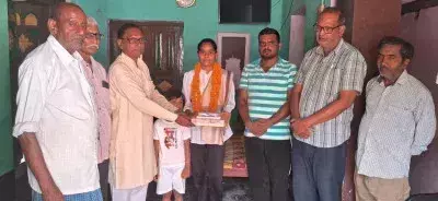 Ballia की बेटी संध्या यादव ने किया कमाल, हाईस्कूल में 95% अंक और मिला सम्मान