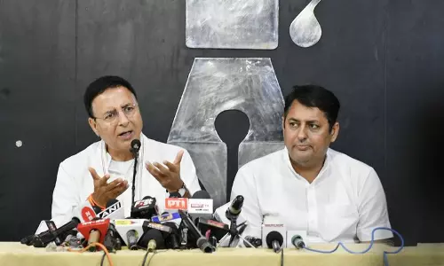 Haryana : जल मुद्दा केंद्र मान सरकार को स्पष्ट निर्देश क्यों नहीं दे रहा सुरजेवाला Haryana : जल मुद्दा केंद्र मान सरकार को स्पष्ट निर्देश क्यों नहीं दे रहा सुरजेवाला