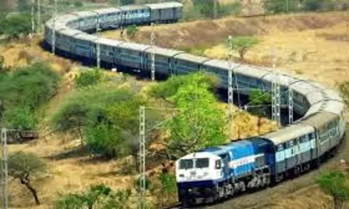 Kharagpur: रेल यात्रियों के लिए जरूरी सूचना, कई ट्रेनें रद्द सूची जारी Kharagpur: रेल यात्रियों के लिए जरूरी सूचना, कई ट्रेनें रद्द सूची जारी