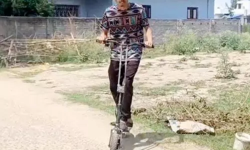 Odisha लड़के ने यूट्यूब ट्यूटोरियल देखकर बनाया ई-स्कूटर