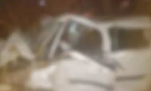 चन्नपटना के अम्मालिदोड्डी के पास कार के पेड़ से टकराने से बेंगलुरु के तीन लोगों की मौत हो गई चन्नपटना के अम्मालिदोड्डी के पास कार के पेड़ से टकराने से बेंगलुरु के तीन लोगों की मौत हो गई