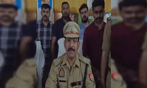 पुलिस से मुठभेड़ के बाद 25,000 का इनामी गिरफ्तार, जानें क्या-क्या मिला? पुलिस से मुठभेड़ के बाद 25,000 का इनामी गिरफ्तार, जानें क्या-क्या मिला?