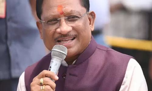 CM साय ने करिगांव में पीपल पेड़ के नीचे चौपाल लगाकर सुनी ग्रामीणों की समस्याए