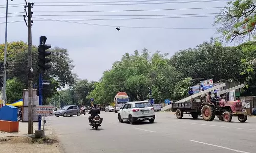 Tiptur : ट्रैफिक लाइट के रखरखाव में विफलता