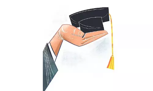 FYUGP: केरल में छात्रों को फास्ट-ट्रैक डिग्री प्रोग्राम का विकल्प मिला FYUGP: केरल में छात्रों को फास्ट-ट्रैक डिग्री प्रोग्राम का विकल्प मिला