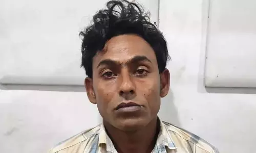 एट्टूमनूर में अंतरराज्यीय कर्मचारी ब्राउन शुगर के साथ पकड़ा गया एट्टूमनूर में अंतरराज्यीय कर्मचारी ब्राउन शुगर के साथ पकड़ा गया