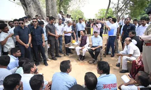 CM विष्णुदेव साय ने करिगांव के ग्रामीणों को किया आश्चर्यचकित CM विष्णुदेव साय ने करिगांव के ग्रामीणों को किया आश्चर्यचकित
