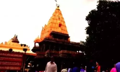 उज्जैन के महाकाल मंदिर में लगी आग, किसी के हताहत होने की खबर नहीं उज्जैन के महाकाल मंदिर में लगी आग, किसी के हताहत होने की खबर नहीं