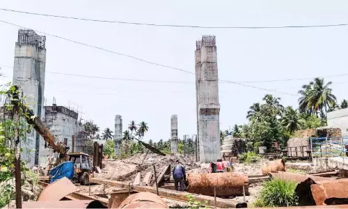 थ्रीकुन्नापुझा ब्रिज; लोग नई घोषणा पर विश्वास नहीं कर रहे