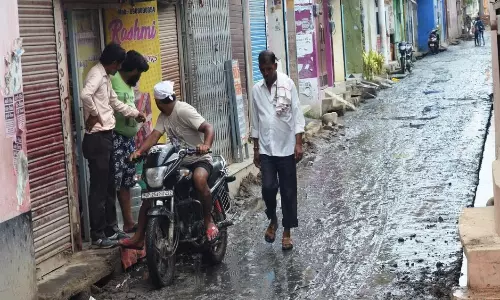 Bareilly: बारिश के बाद निर्माण स्थलों पर कीचड़ और फिसलन से बढ़ी मुश्किलें