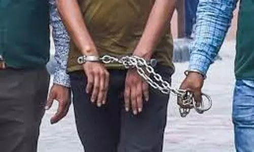 Noida: एक्सप्रेस-वे पुलिस ने दिल्ली-एनसीआर में मोबाइल चोरी करने वाले तीन बदमाशों को दबोचा Noida: एक्सप्रेस-वे पुलिस ने दिल्ली-एनसीआर में मोबाइल चोरी करने वाले तीन बदमाशों को दबोचा