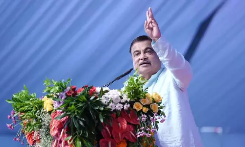 Telangana: गडकरी ने कनेक्टिविटी बढ़ाने के लिए 3,900 करोड़ की परियोजनाओं का अनावरण किया