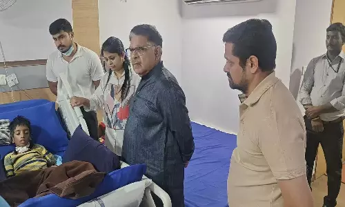 Telangana: अल्लू अरविंद ने संध्या थिएटर भगदड़ पीड़ित श्रीतेज से मुलाकात की