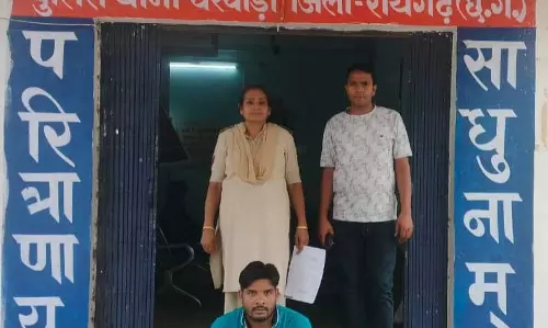 महुआ शराब के लिए उमड़ी थी भीड़, पुलिस की रेड में एक गिरफ्तार