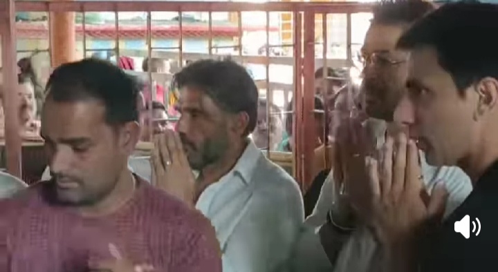 दतिया मां बगलामुखी मंदिर दर्शन करने पहुंचे Actors सुनील सेट्टी और सोनू सूद