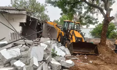 GHMC द्वारा इमारत गिराए जाने पर मालिक ने नाराजगी जताई