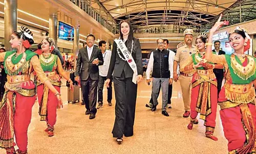 मिस वर्ल्ड प्रतियोगिता में भाग लेने के लिए विभिन्न देशों की सुंदरियां हैदराबाद पहुंच रही मिस वर्ल्ड प्रतियोगिता में भाग लेने के लिए विभिन्न देशों की सुंदरियां हैदराबाद पहुंच रही