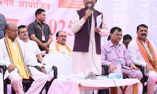 आम जनता की समस्याओं के निराकरण और जमीनी स्तर पर शासकीय योजनाओं के क्रियान्वयन की हकीकत जानने का माध्यम है सुशासन तिहार : CM साय आम जनता की समस्याओं के निराकरण और जमीनी स्तर पर शासकीय योजनाओं के क्रियान्वयन की हकीकत जानने का माध्यम है सुशासन तिहार : CM साय