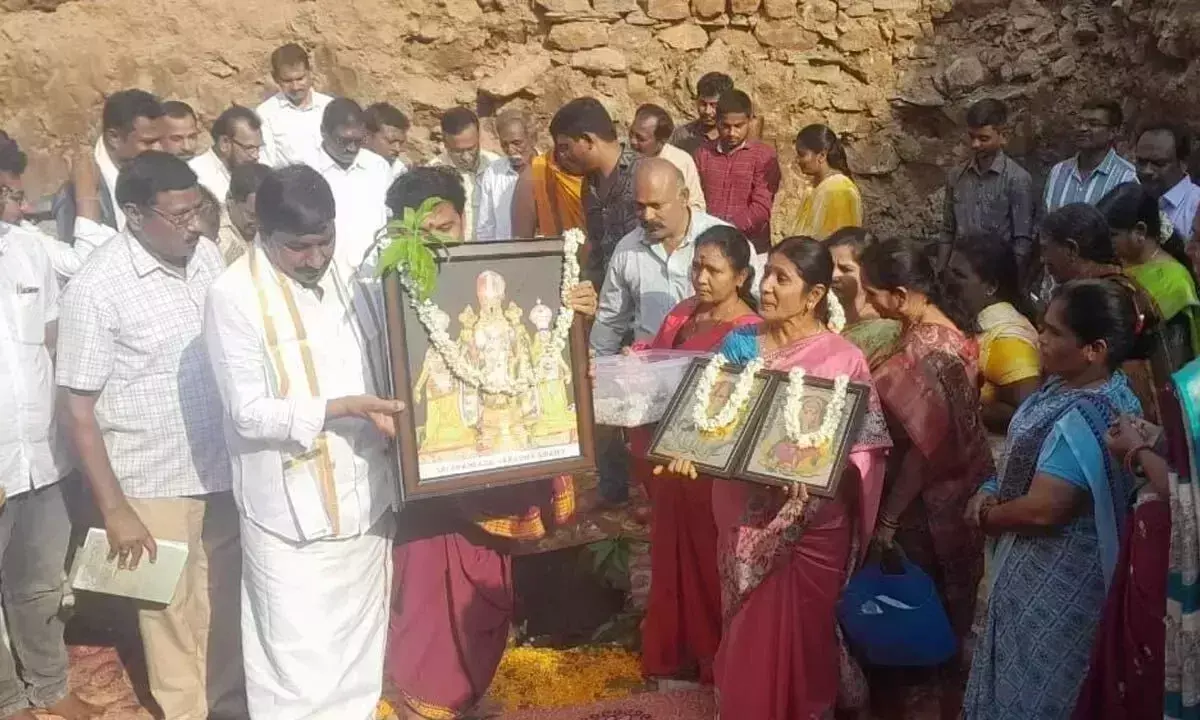 Andhra: वेंकटेश्वर स्वामी मंदिर के पुनरुद्धार के लिए भूमि पूजन किया गया