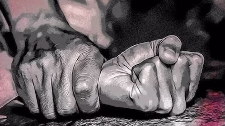 Manipur में लड़कियों का यौन उत्पीड़न करने के आरोप में फुटबॉल कोच गिरफ्तार Manipur में लड़कियों का यौन उत्पीड़न करने के आरोप में फुटबॉल कोच गिरफ्तार