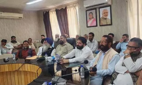 Jammu: जान ने भारत-पाकिस्तान से नागरिक सुरक्षा को प्राथमिकता देने का आग्रह किया Jammu: जान ने भारत-पाकिस्तान से नागरिक सुरक्षा को प्राथमिकता देने का आग्रह किया