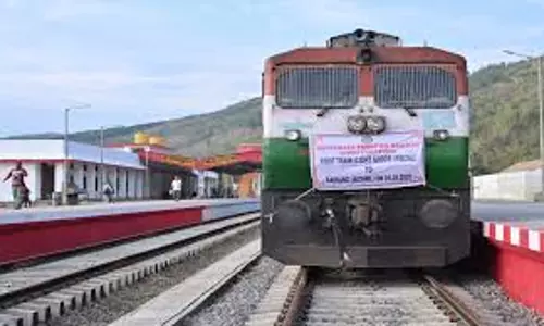 Kerala: पूर्वोत्तर सीमांत रेलवे ने पहली बार ट्रायल रन के साथ आइजोल को रेल नेटवर्क से जोड़ा Kerala: पूर्वोत्तर सीमांत रेलवे ने पहली बार ट्रायल रन के साथ आइजोल को रेल नेटवर्क से जोड़ा