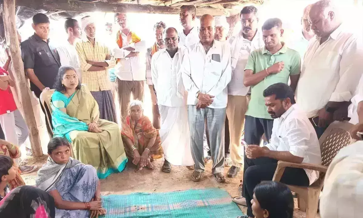 MLA ने दुर्घटना पीड़ितों के परिजनों को आर्थिक सहायता प्रदान की