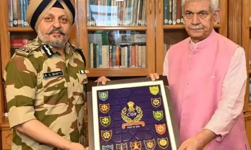 CISF के महानिदेशक अल्ताफ बुखारी ने एलजी से मुलाकात की