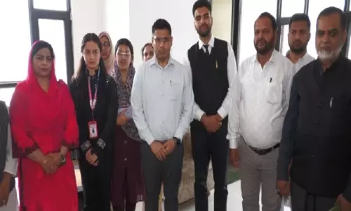 Poonch जिला आयुक्त ने की जम्मू-कश्मीर कक्षा 10वीं और 12वीं की परीक्षा के टॉपरों से मुलाकात Poonch जिला आयुक्त ने की जम्मू-कश्मीर कक्षा 10वीं और 12वीं की परीक्षा के टॉपरों से मुलाकात