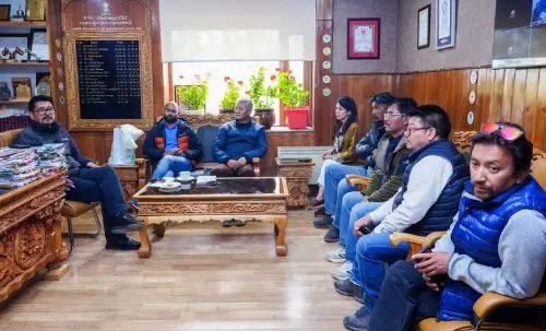Leh हिल काउंसिल ने पर्यटकों को पूर्ण समर्थन देने का संकल्प लिया Leh हिल काउंसिल ने पर्यटकों को पूर्ण समर्थन देने का संकल्प लिया