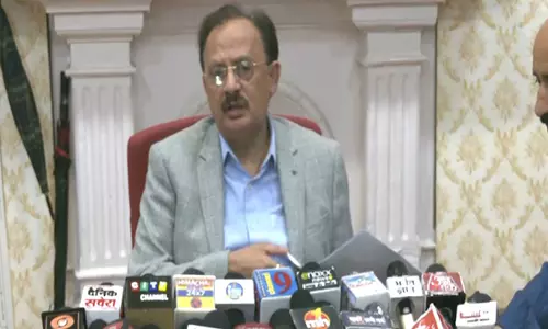 कांग्रेस विधायक मुख्यमंत्री के साथ चट्टान की तरह खड़े हैं, सरकार में सब ठीक है: Harsh Vardhan Chouhan कांग्रेस विधायक मुख्यमंत्री के साथ चट्टान की तरह खड़े हैं, सरकार में सब ठीक है: Harsh Vardhan Chouhan