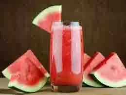 watermelon juice: शरीर में पानी की कमी को रोकने के लिए रोजाना पिएं तरबूज का जूस watermelon juice: शरीर में पानी की कमी को रोकने के लिए रोजाना पिएं तरबूज का जूस