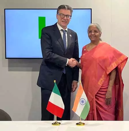एडीबी की बैठक में भारत-इटली ने आर्थिक संबंधों को मजबूत करने के उपायों पर किया विचार एडीबी की बैठक में भारत-इटली ने आर्थिक संबंधों को मजबूत करने के उपायों पर किया विचार