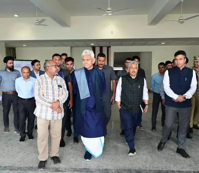 उपराज्यपाल ने पंथा चौक में अमरनाथ श्राइन बोर्ड कार्यालय का निरीक्षण किया उपराज्यपाल ने पंथा चौक में अमरनाथ श्राइन बोर्ड कार्यालय का निरीक्षण किया