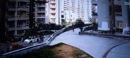ग्रेटर नोएडा वेस्ट की हाउसिंग सोसाइटी में दर्दनाक हादसा, महिला की हालत गंभीर ग्रेटर नोएडा वेस्ट की हाउसिंग सोसाइटी में दर्दनाक हादसा, महिला की हालत गंभीर